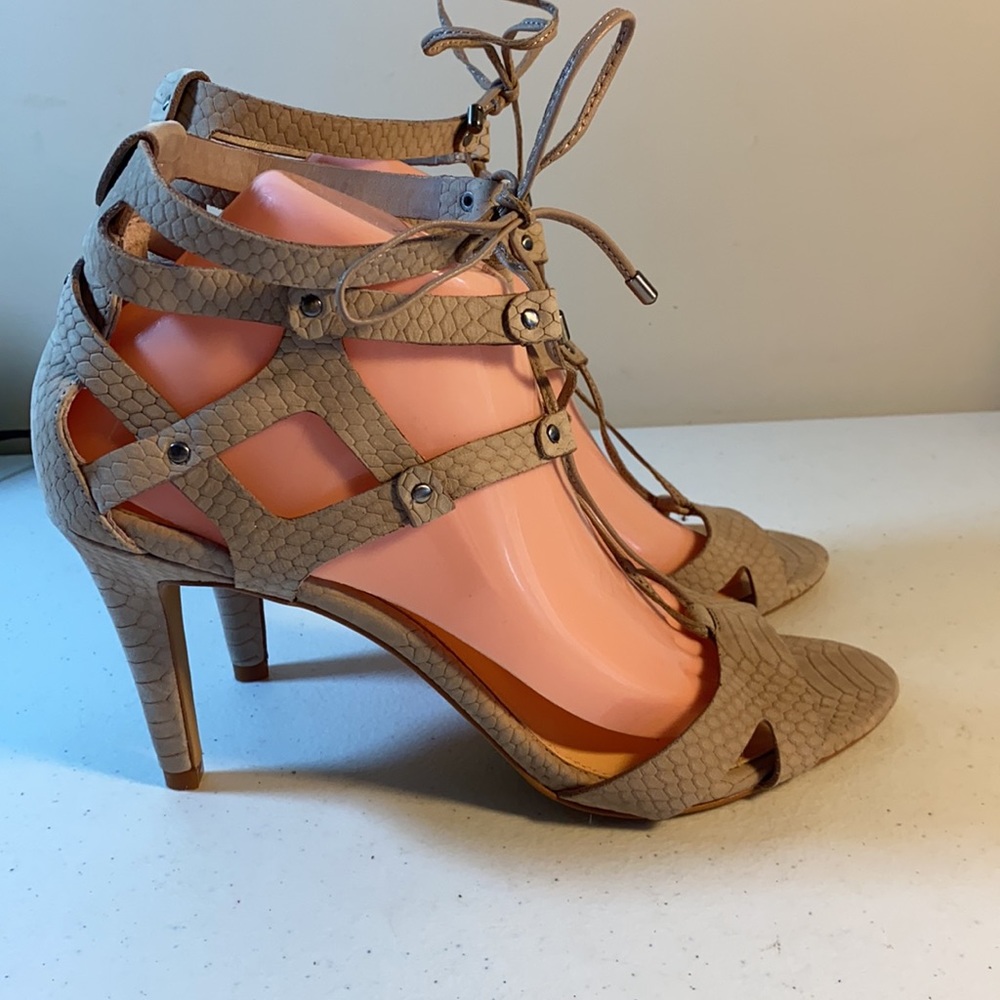 Vince Camuto Clara lace up shoe NWOT - Picture 3 of 10